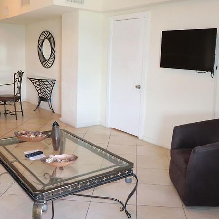 On Hollywood Beach - Affordable Two Bedrooms Sleeps 6 With Two Bathrooms دانيا بيتش المظهر الخارجي الصورة