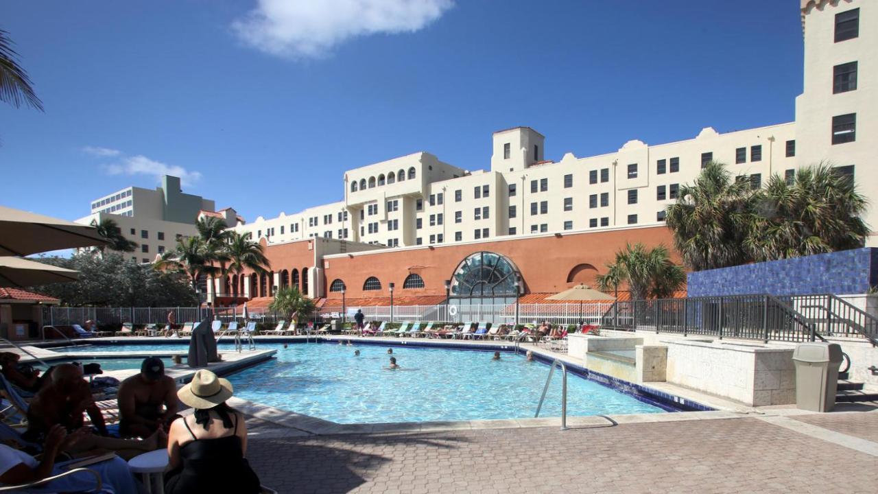 On Hollywood Beach - Affordable Two Bedrooms Sleeps 6 With Two Bathrooms دانيا بيتش المظهر الخارجي الصورة